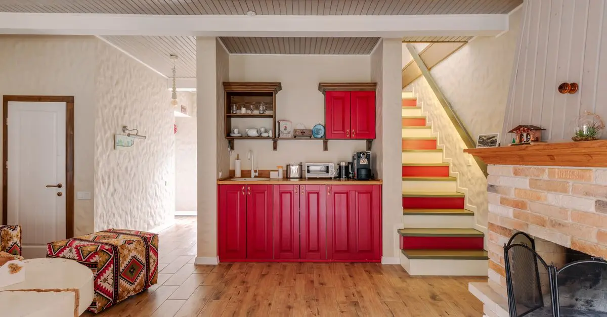 Peindre un Escalier : Techniques Rapides et Sûres
