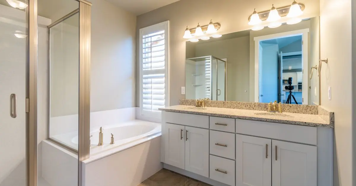 Comment Peindre Rapidement une Salle de Bain : Guide Pratique