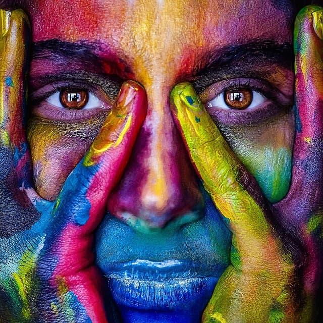Peinture Rapide : Créer un Style Unique avec des Couleurs Vives